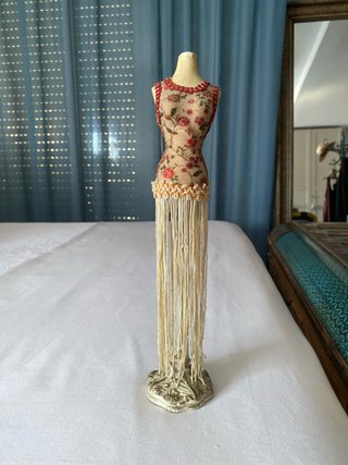 Expositor vintage maniquí floral