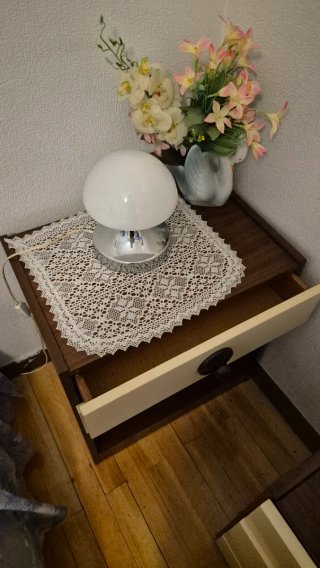Mesilla de noche madera y cristal