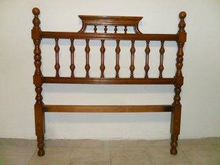 1 CABECERO PARA CAMA DE 105 POR 10 €