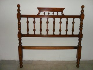 1 CABECERO PARA CAMA DE 105 POR 10 €
