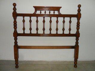 1 CABECERO PARA CAMA DE 105 POR 10 €