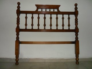 1 CABECERO PARA CAMA DE 105 POR 10 €