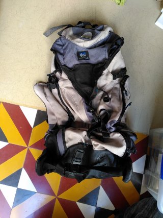 Mochila Montaña Quechua 70L Beige/Gris