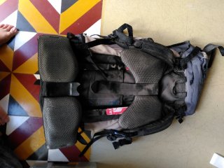 Mochila Montaña Quechua 70L Beige/Gris