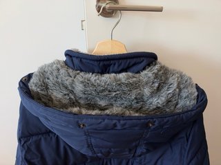 Chaqueta Hollister azul acolchada con capucha