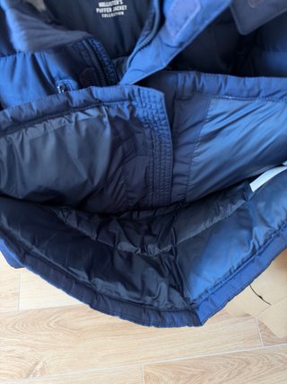 Chaqueta Hollister azul acolchada con capucha