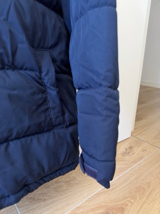 Chaqueta Hollister azul acolchada con capucha
