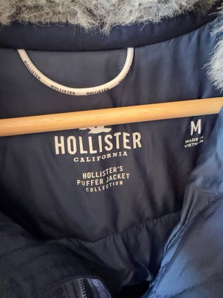 Chaqueta Hollister azul acolchada con capucha