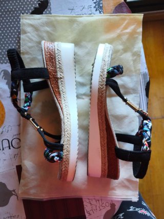 Sandalias de cuña multicolor y beige