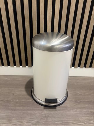 Cubo de basura Ikea con pedal