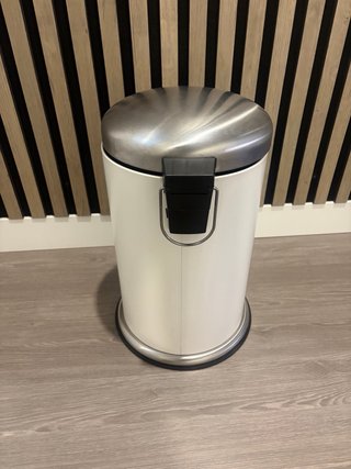 Cubo de basura Ikea con pedal