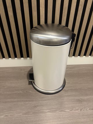 Cubo de basura Ikea con pedal
