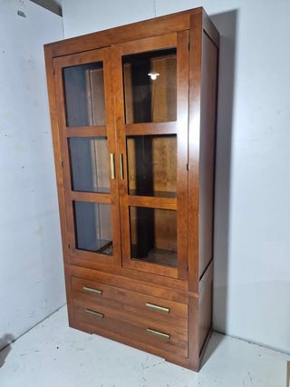 Vitrina de Madera con Puertas de Cristal
