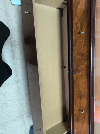Se regala cómoda de madera