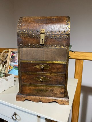 Cofre joyero antiguo madera y metal