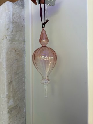 Decorazione in vetro rosa