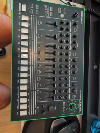 Roland TR-8 Caja de ritmos