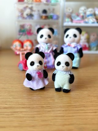Familia Panda Sylvanian Families con Coche