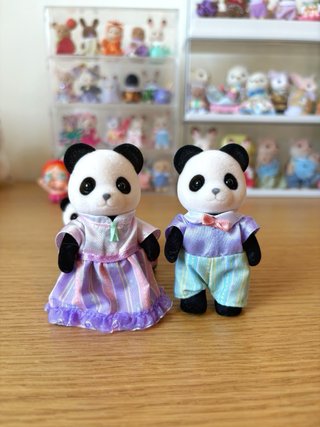 Familia Panda Sylvanian Families con Coche