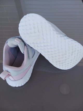 Zapatillas Nike niña. Talla 27.