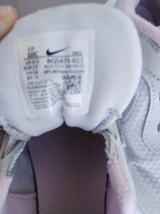 Zapatillas Nike niña. Talla 27.