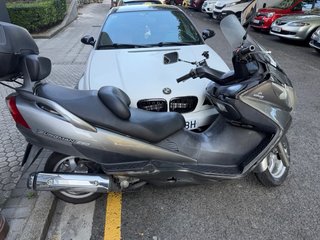 Suzuki Burgman 250 gris