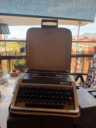 Máquina de escribir Olivetti Lettera DL