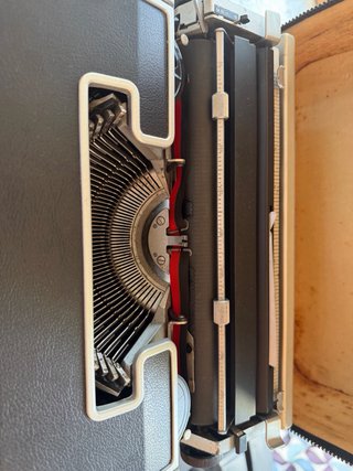 Máquina de escribir Olivetti Lettera DL