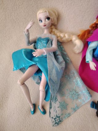 Muñecas Elsa y Ana de Frozen