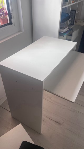 Mesa de escritorio blanca moderna