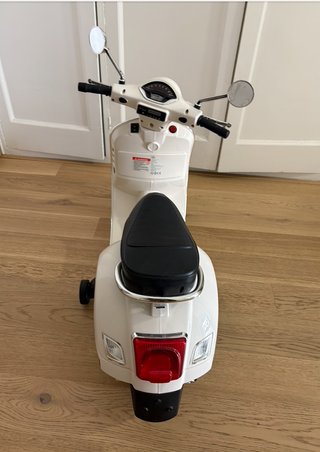 Vespa Piaggio Eléctrica Infantil Beige