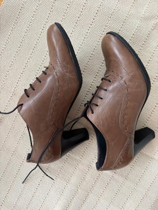 Zapatos tacon medio Stonefly, color topo, talla 39