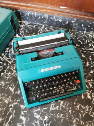 Máquina de escribir Olivetti Studio 45