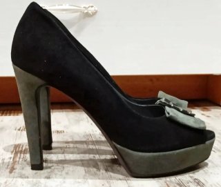 Zapatos piel peep toe. Ovyé.