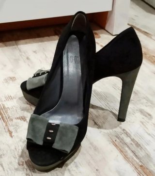 Zapatos piel peep toe. Ovyé.