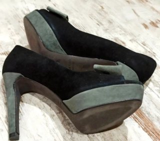 Zapatos piel peep toe. Ovyé.