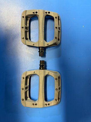 Pedales Nylon HT Components PA 03A