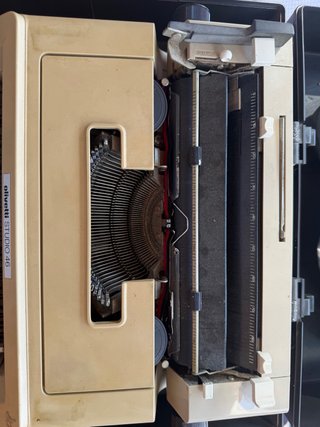Máquina de escribir Olivetti Studio 46