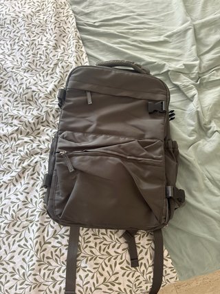 Mochila de viaje nueva color verde oliva