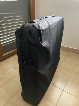 Lettino massaggi nero con struttura in legno