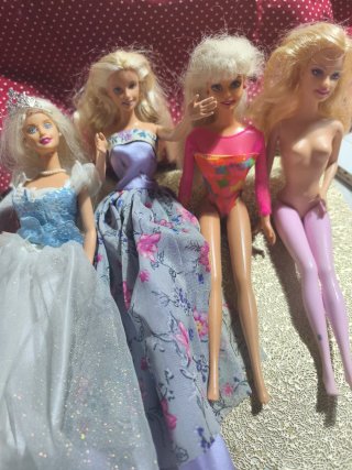 Lote de 4 Muñecas Barbie