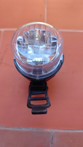 Luz delantera para bicicleta