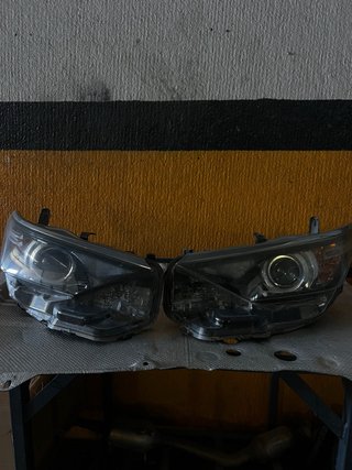2 Faros Toyota Auris 2017