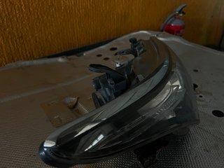 2 Faros Toyota Auris 2017