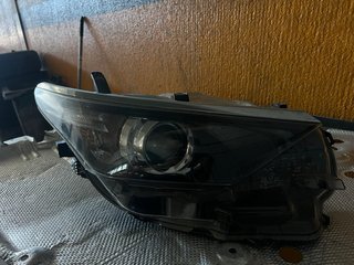 2 Faros Toyota Auris 2017