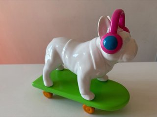 Figura Decorativa Bulldog Francés con Cascos