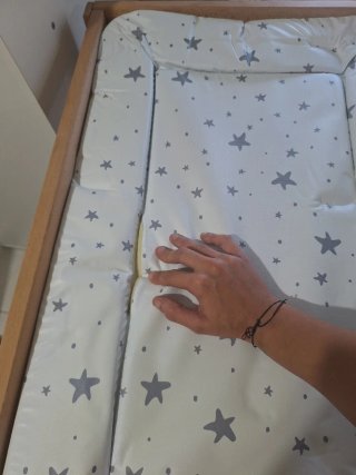 Cambiador de bebé con estrellas