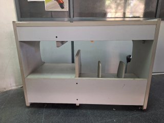 Mesa de ordenador con ruedas
