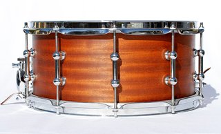 Caja 14x7 casco de caoba africana y aros refuerzo
