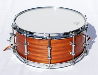 Caja 14x7 casco de caoba africana y aros refuerzo